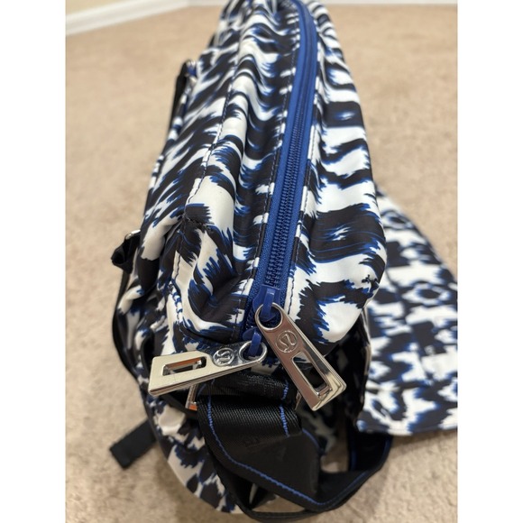 Lululemon Urban Yogini Ikat Yoga Messenger Bag Sprinkler Blue main image 7